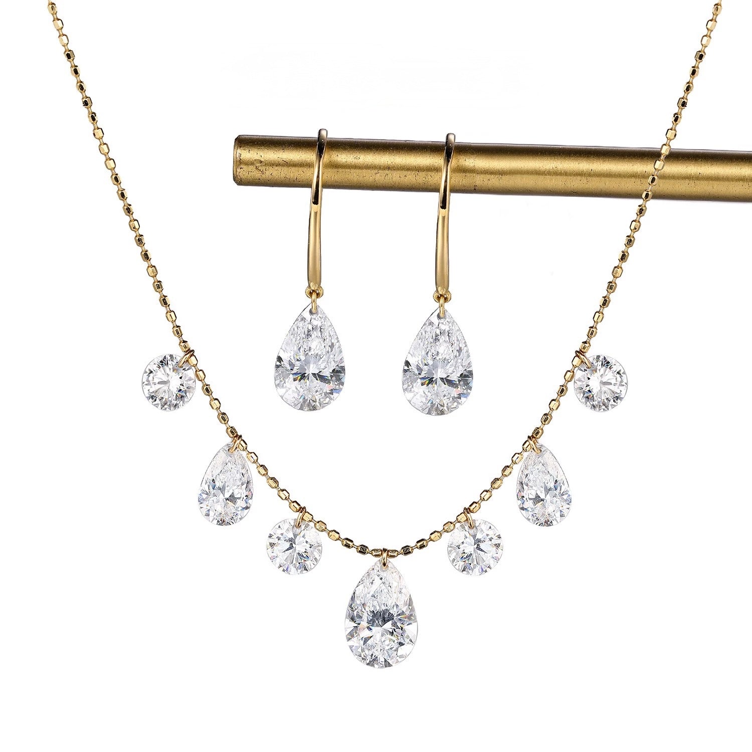 The Lumi Pear Diamond Set