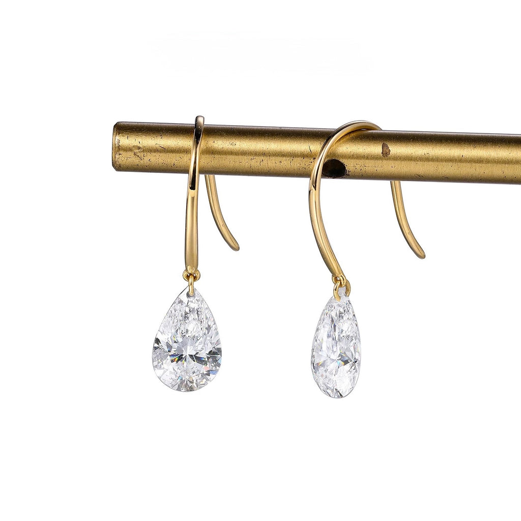 The Lumi Pear Diamond Set